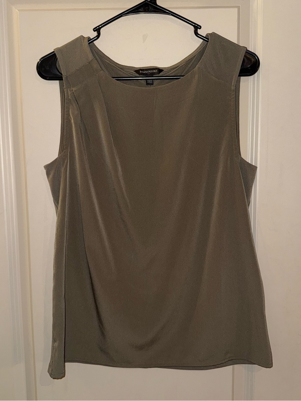 Banana Republic Olive Sleeveless Scoop Neck Shell